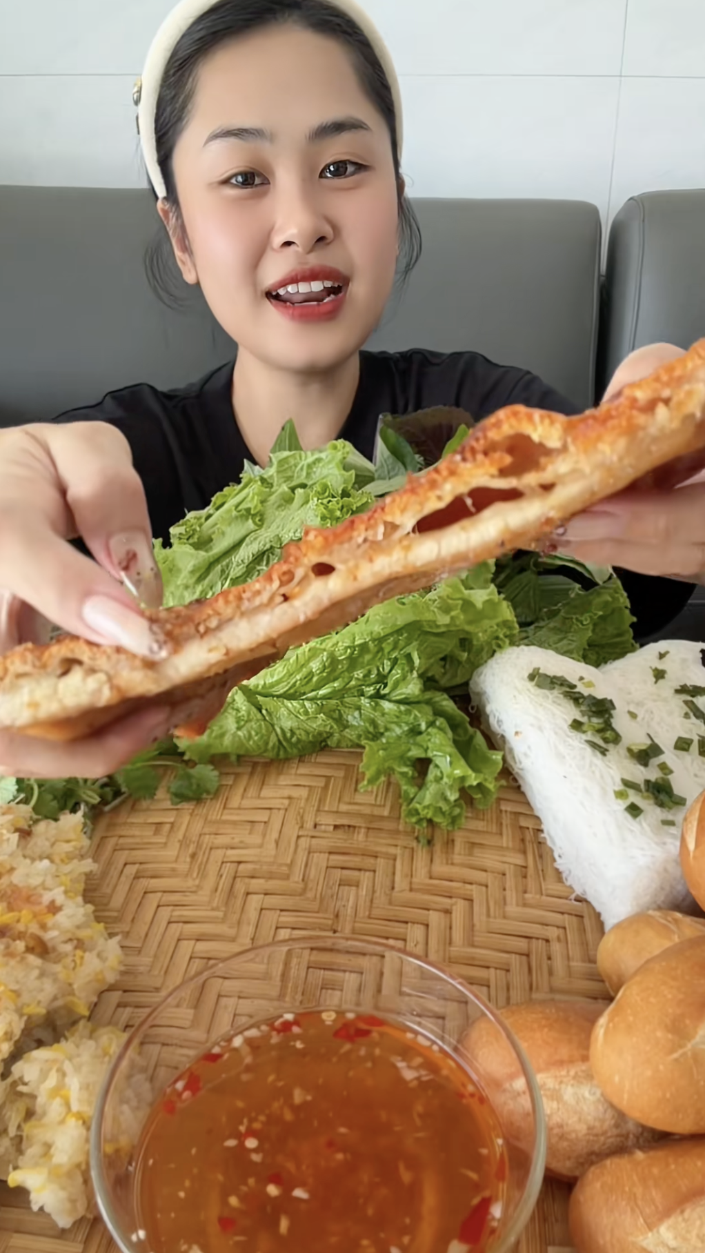 700k một ký heo quay dính nạc hot nhất Việt Nam đầu năm nay, ai ăn xong cũng tiếc đứt ruột!- Ảnh 3. 700k một ký heo quay dính nạc hot nhất Việt Nam đầu năm nay, ai ăn xong cũng tiếc đứt ruột!- Ảnh 3.