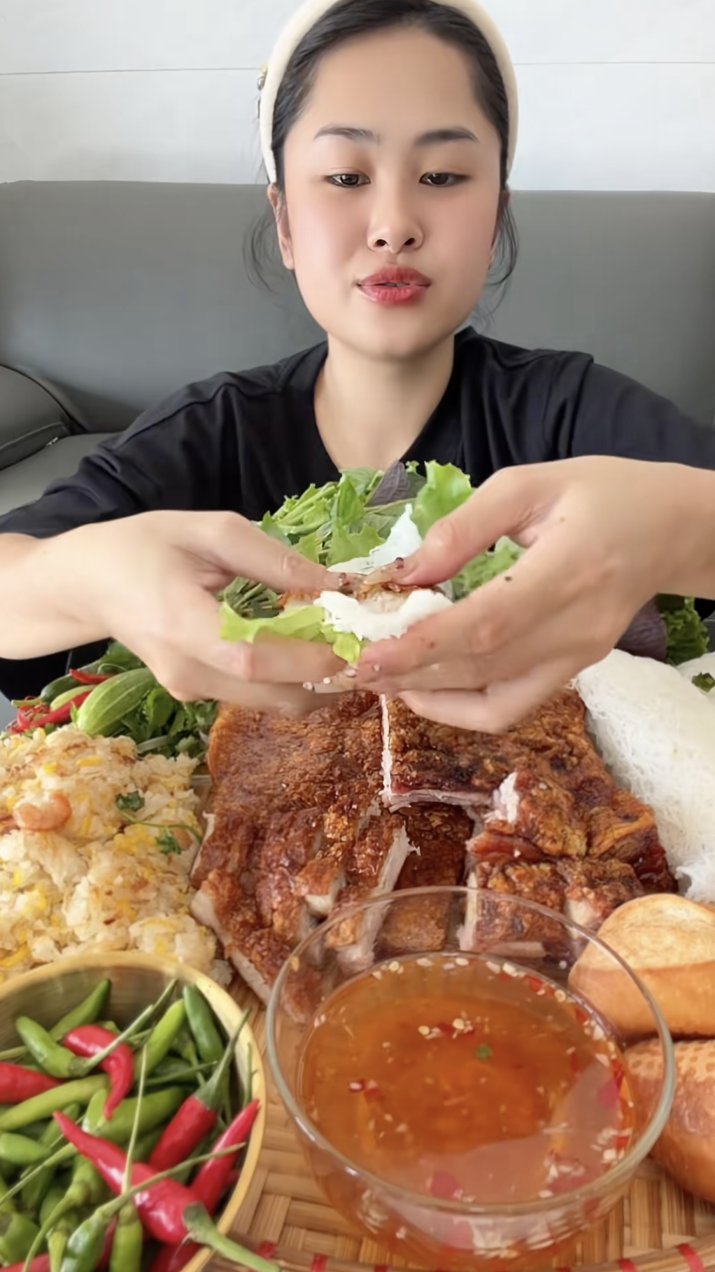 700k một ký heo quay dính nạc hot nhất Việt Nam đầu năm nay, ai ăn xong cũng tiếc đứt ruột!- Ảnh 5. 700k một ký heo quay dính nạc hot nhất Việt Nam đầu năm nay, ai ăn xong cũng tiếc đứt ruột!- Ảnh 5.