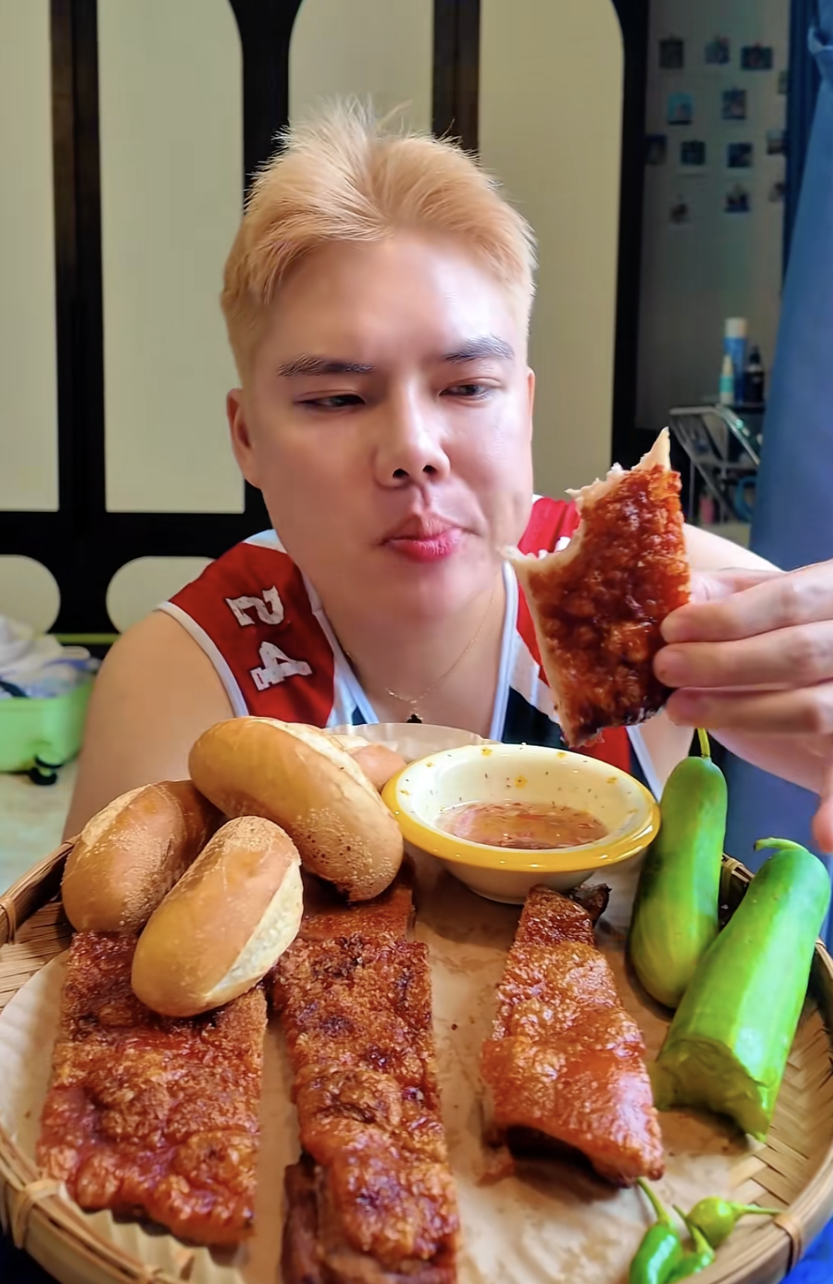 700k một ký heo quay dính nạc hot nhất Việt Nam đầu năm nay, ai ăn xong cũng tiếc đứt ruột!- Ảnh 7. 700k một ký heo quay dính nạc hot nhất Việt Nam đầu năm nay, ai ăn xong cũng tiếc đứt ruột!- Ảnh 7.