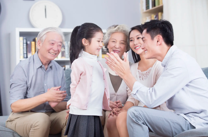 "Con yêu bố hay mẹ hơn?": Các bậc phụ huynh hãy chú ý, đây là một câu hỏi rất nguy hiểm!- Ảnh 1.