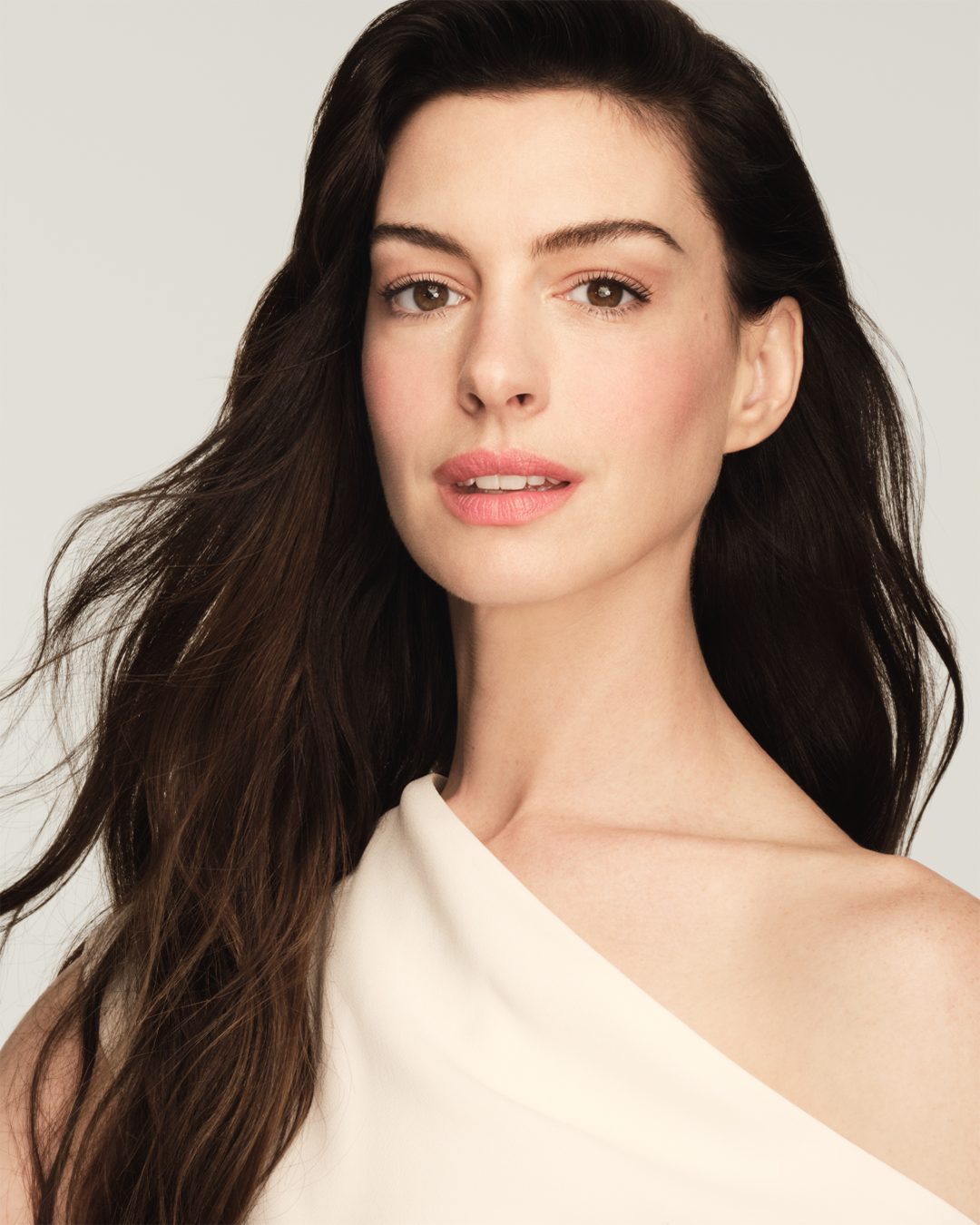 Quảng cáo sản phẩm chống lão hoá của Anne Hathaway gây tranh cãi- Ảnh 2.