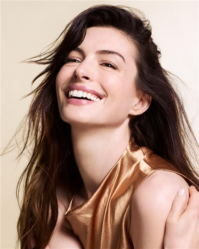 Quảng cáo sản phẩm chống lão hoá của Anne Hathaway gây tranh cãi- Ảnh 1.