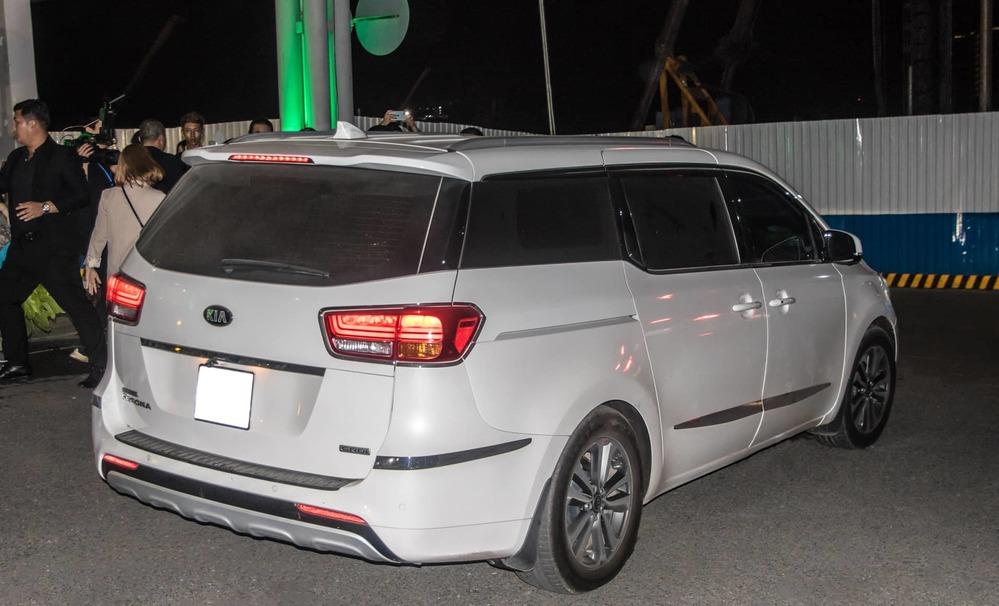 Vệ sĩ căng dù che kín không để lộ Sơn Tùng dù 1 giây, đại gia showbiz nhưng vẫn chung thuỷ với một thứ- Ảnh 10. Vệ sĩ căng dù che kín không để lộ Sơn Tùng dù 1 giây, đại gia showbiz nhưng vẫn chung thuỷ với một thứ- Ảnh 10.