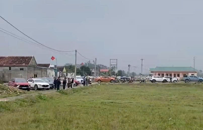 Ô tô đậu kín đường làng sau thông tin quy hoạch khu công nghiệp VSIP 4 - Ảnh 2. Ô tô đậu kín đường làng sau thông tin quy hoạch khu công nghiệp VSIP 4 - Ảnh 2.