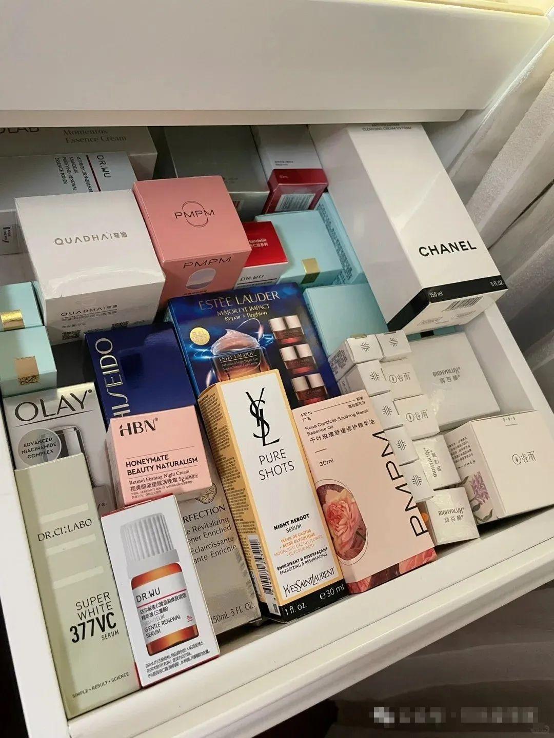 Sau 450 ngày sống tối giản, tôi dừng hẳn việc mua sắm: Chỉ dùng cho hết những gì đã tích trữ - ví tiền lần đầu được “thở” đúng nghĩa- Ảnh 2.