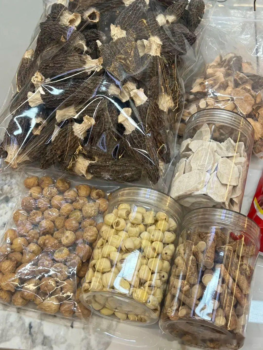 Sau 450 ngày sống tối giản, tôi dừng hẳn việc mua sắm: Chỉ dùng cho hết những gì đã tích trữ - ví tiền lần đầu được “thở” đúng nghĩa- Ảnh 1.