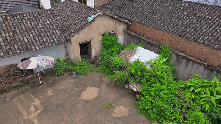 Chi 800 triệu xây nhà cho bố mẹ nghèo ở quê, 3 năm sau, người con chết lặng phát hiện ra sự thật về khối tài sản giấu kín- Ảnh 1.