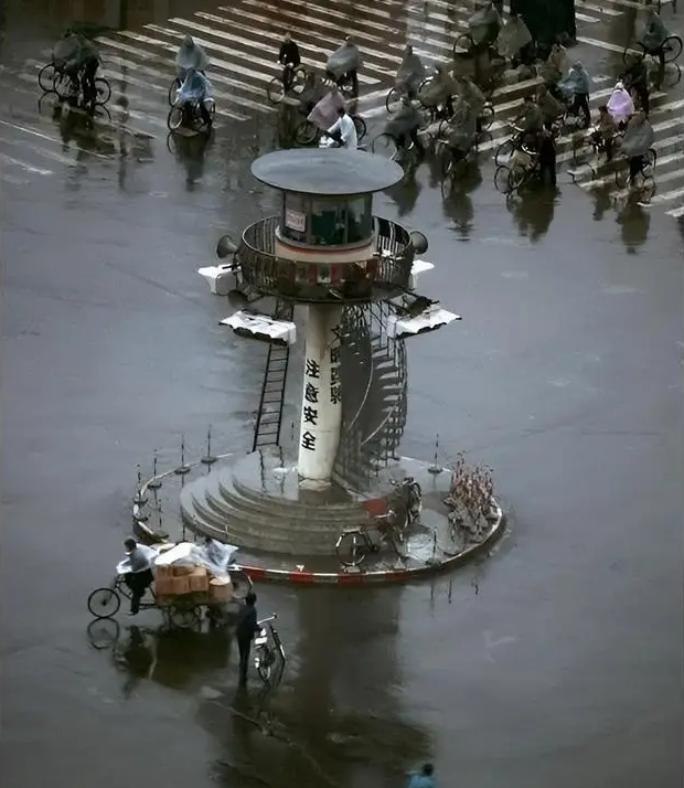 Ảnh cũ Thượng Hải thập niên 1980: Phương tiện này thống trị đường phố, có nơi 40 năm chưa hề khác - Ảnh 11.