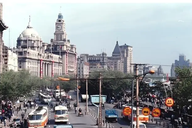 Ảnh cũ Thượng Hải thập niên 1980: Phương tiện này thống trị đường phố, có nơi 40 năm chưa hề khác - Ảnh 2.