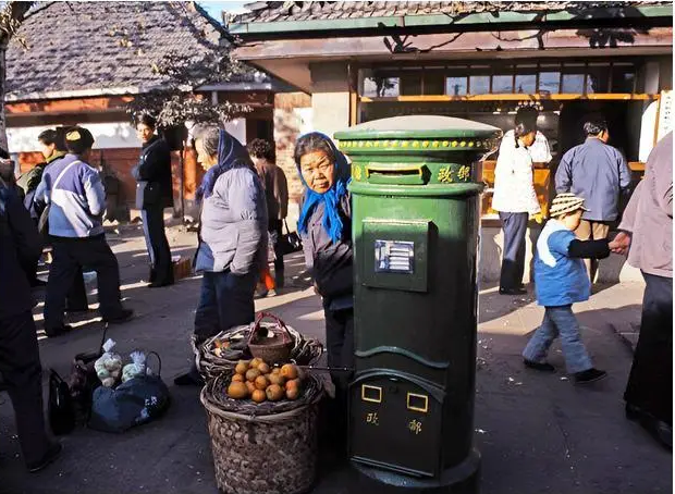 Ảnh cũ Thượng Hải thập niên 1980: Phương tiện này thống trị đường phố, có nơi 40 năm chưa hề khác - Ảnh 7.