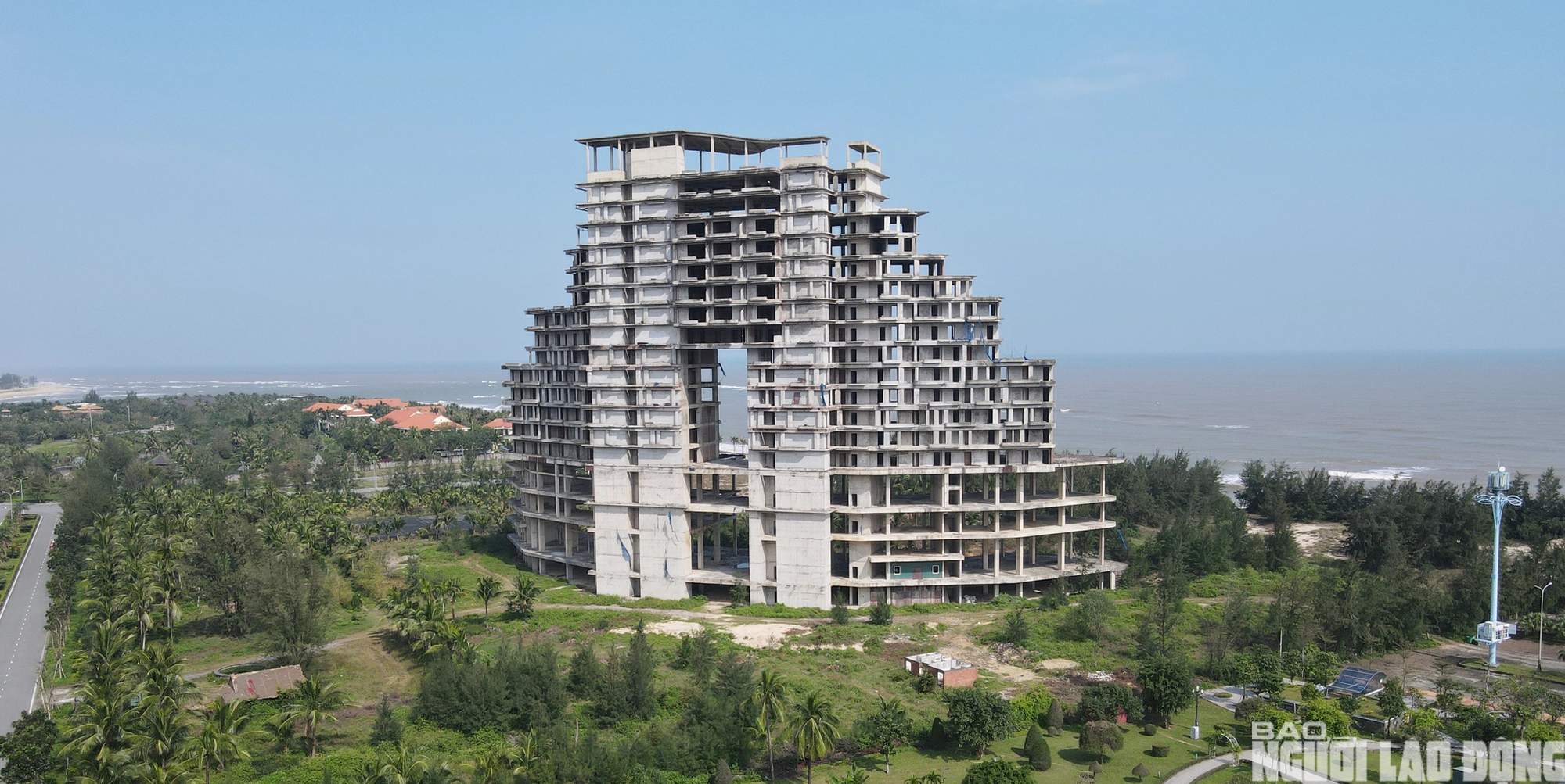 Hai khách sạn bỏ hoang tại Đồng Hới gây lo ngại về đầu tư Du lịch - Ảnh 3. Hai khách sạn bỏ hoang tại Đồng Hới gây lo ngại về đầu tư Du lịch - Ảnh 3.