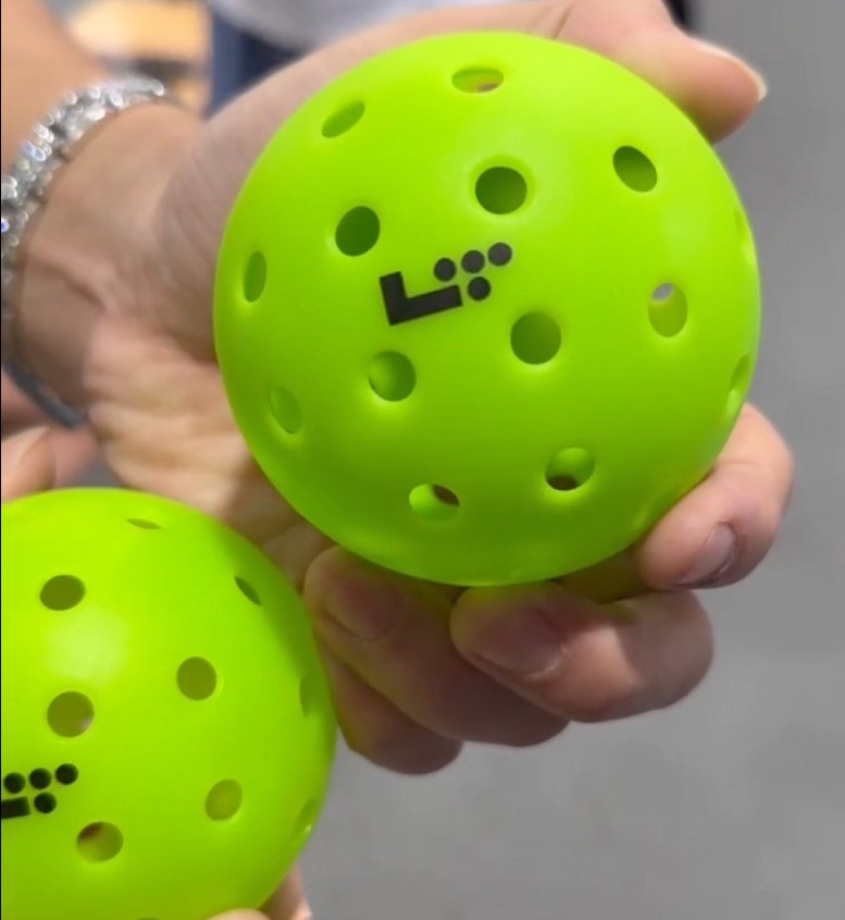 Drama: Bóng Pickleball "hot hit" mới về Việt Nam nhưng dính nghi vấn bóng fake? - Ảnh 1.