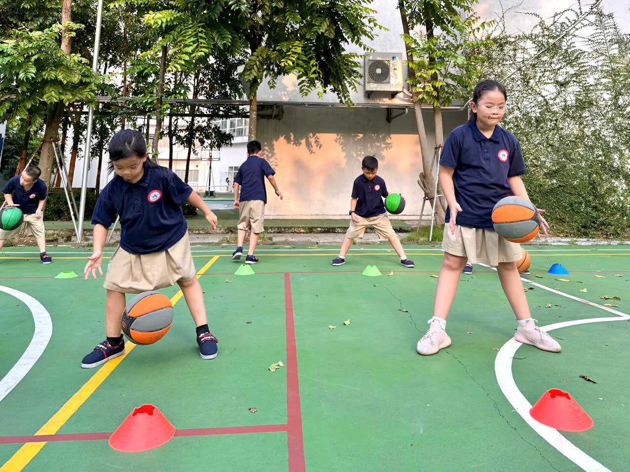 Dược sĩ Bình – Hành trình thiện nguyện “Tủ thuốc cho em” - Ảnh 2.