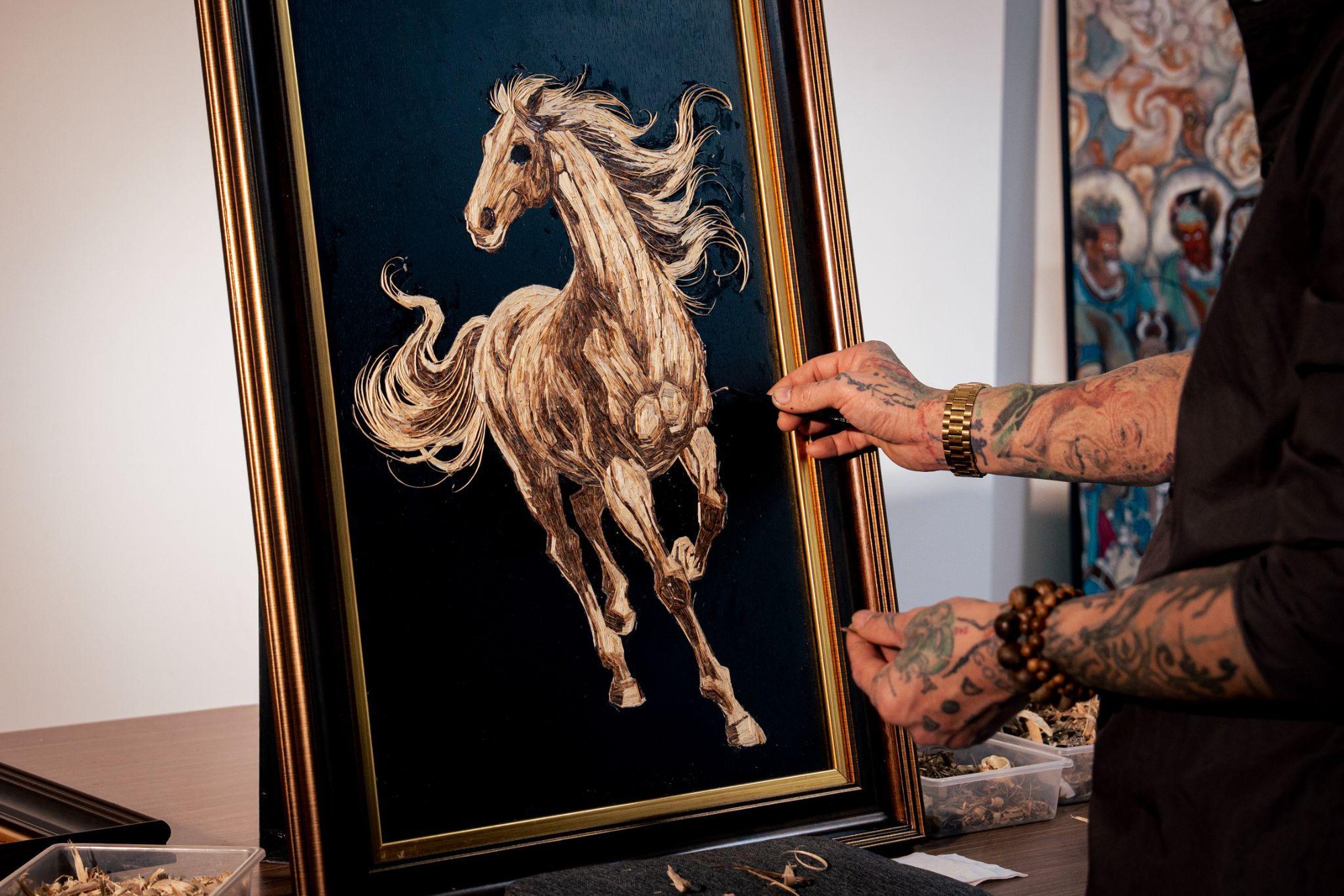 Thiên Mộc Hương lần đầu tiên ra mắt tranh trầm hương đắp nổi Mosaic - Ảnh 2. Thiên Mộc Hương lần đầu tiên ra mắt tranh trầm hương đắp nổi Mosaic - Ảnh 2.