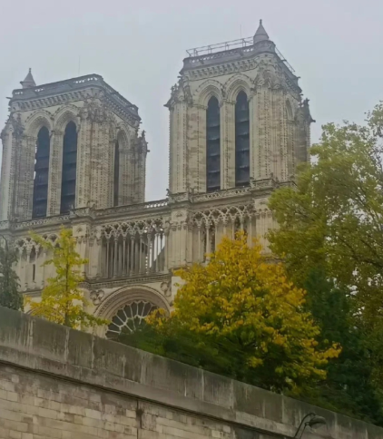 Bộ ảnh đi chơi Paris của ông chú trung niên viral toàn cầu: Cả năm marketing của du lịch Pháp “thua đau” dưới 1 chiếc điện thoại- Ảnh 4.