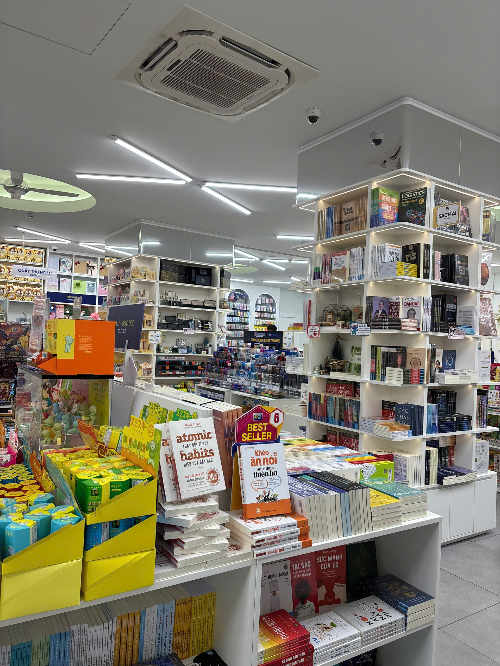 Trải nghiệm đọc sách xuyên đêm trên mặt bằng tiền tỉ tại phố đi bộ Nguyễn Huệ, mà lại hoàn toàn miễn phí!- Ảnh 17.