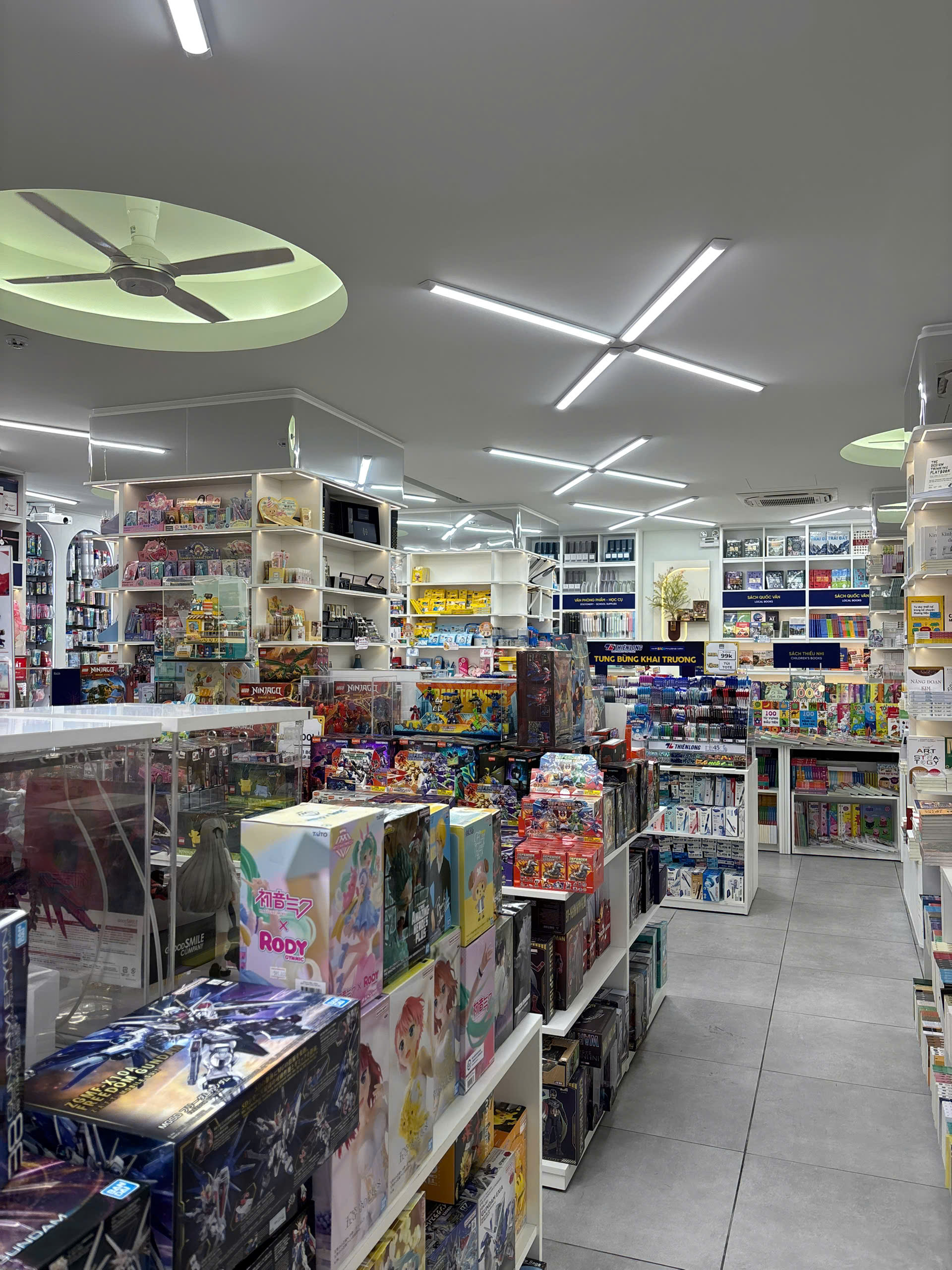 Trải nghiệm đọc sách xuyên đêm trên mặt bằng tiền tỉ tại phố đi bộ Nguyễn Huệ, mà lại hoàn toàn miễn phí!- Ảnh 14.