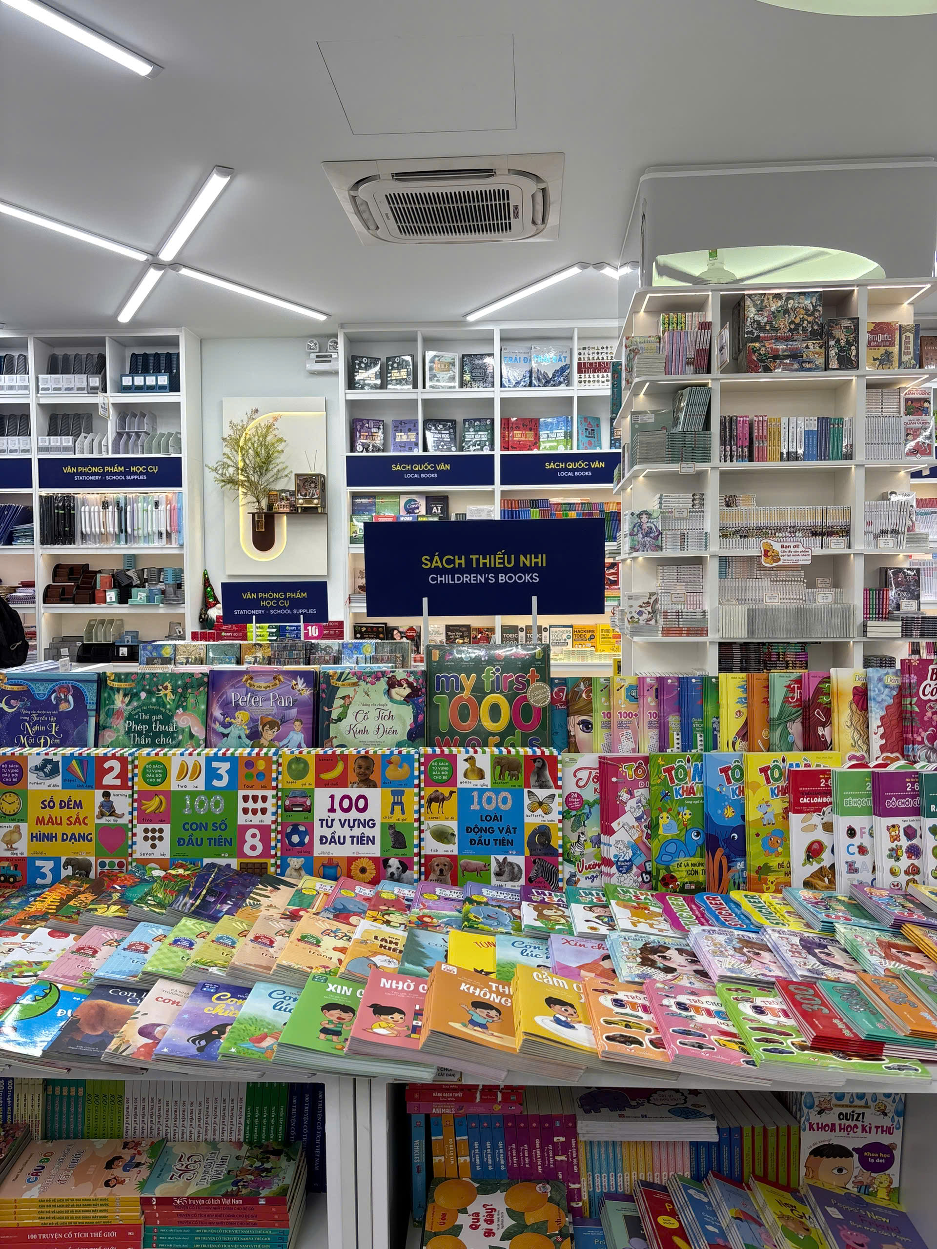 Trải nghiệm đọc sách xuyên đêm trên mặt bằng tiền tỉ tại phố đi bộ Nguyễn Huệ, mà lại hoàn toàn miễn phí!- Ảnh 7.