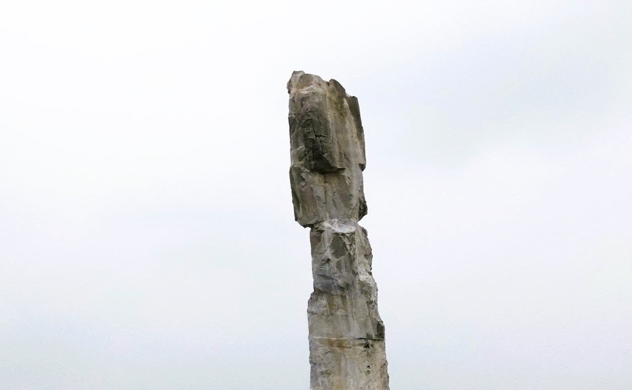 Diện mạo Hòn Vọng Phu sau khi được chi 17 tỉ đồng chống đổ sập - Ảnh 5.