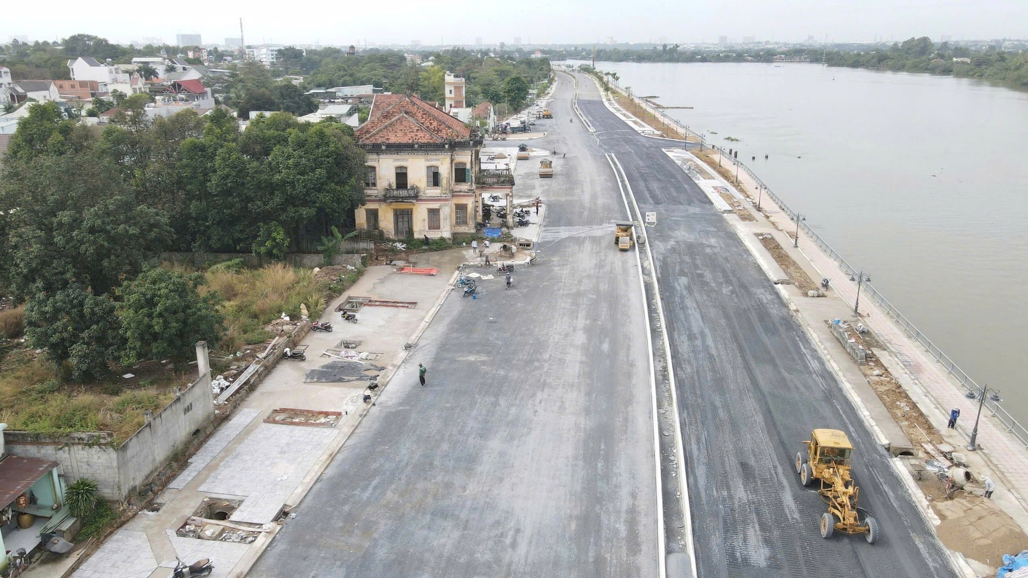 Đường ven sông Đồng Nai sắp thông xe - Ảnh 1.