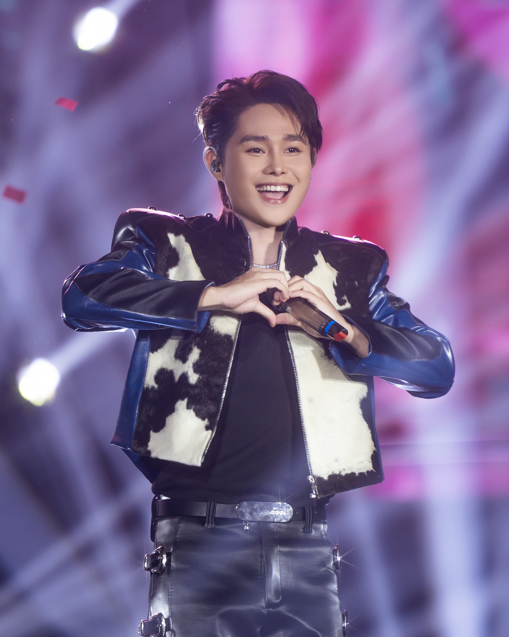 Nhạc sĩ Việt “bỏ túi” 4 tỷ tiền tác quyền: Có sản phẩm vươn tầm quốc tế, cứ ra nhạc là hot MXH xứ Trung?- Ảnh 3. Nhạc sĩ Việt “bỏ túi” 4 tỷ tiền tác quyền: Có sản phẩm vươn tầm quốc tế, cứ ra nhạc là hot MXH xứ Trung?- Ảnh 3.