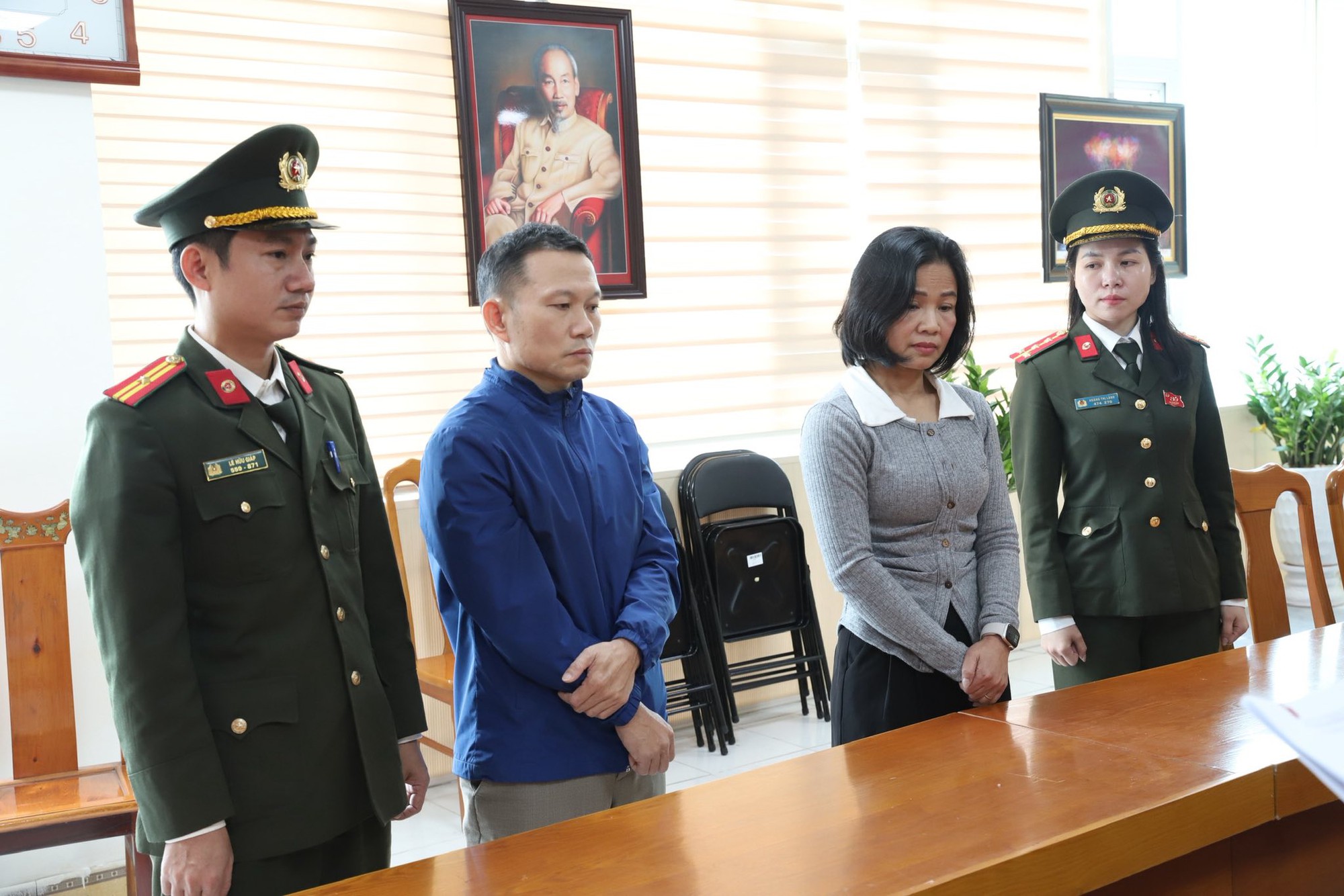 Ra lệnh bắt tạm giam Giám đốc Trung tâm Phan Thị Thu Hường cùng kế toán trưởng - Ảnh 1.