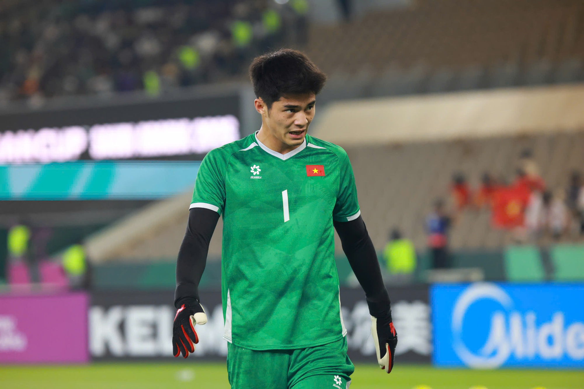 Thủ môn điển trai 1m90 Trần Trung Kiên khiến cả cõi mạng gọi tên vì cứu thua xuất sắc cho U23 Việt Nam- Ảnh 9. Thủ môn điển trai 1m90 Trần Trung Kiên khiến cả cõi mạng gọi tên vì cứu thua xuất sắc cho U23 Việt Nam- Ảnh 9.