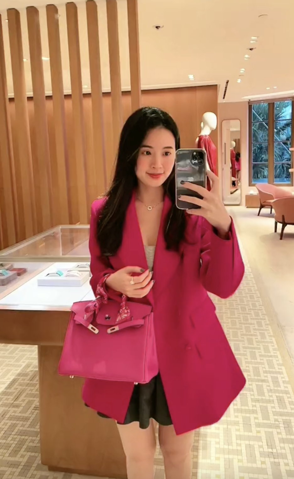 Midu đeo túi 800 triệu nhưng thứ gây chú ý lại là làn da tuổi 36- Ảnh 7.