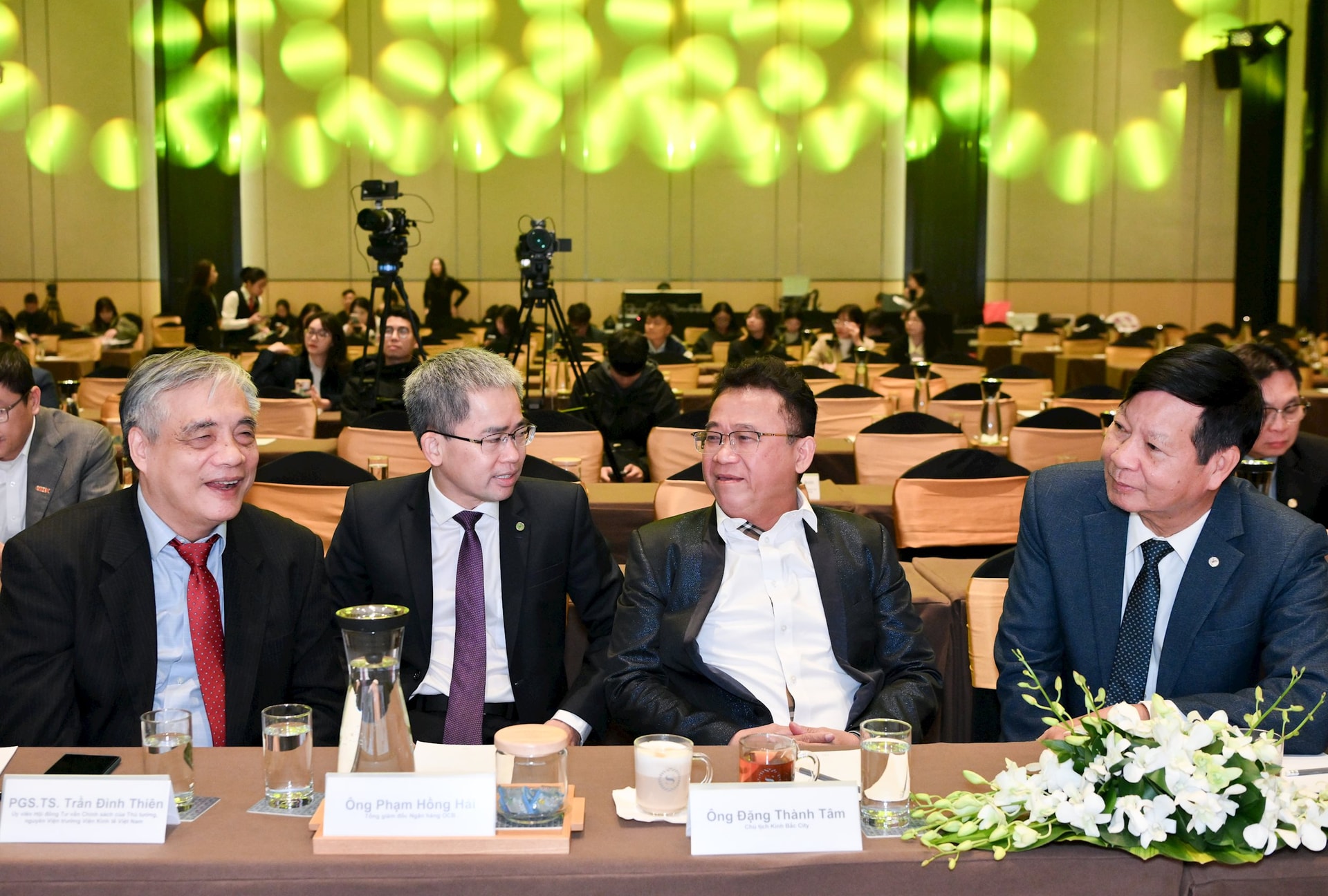 Dàn "khách VIP" tham dự Lễ vinh danh FChoice 2025 và "hiến kế" nắm bắt cơ hội đầu tư trong năm 2026- Ảnh 23.