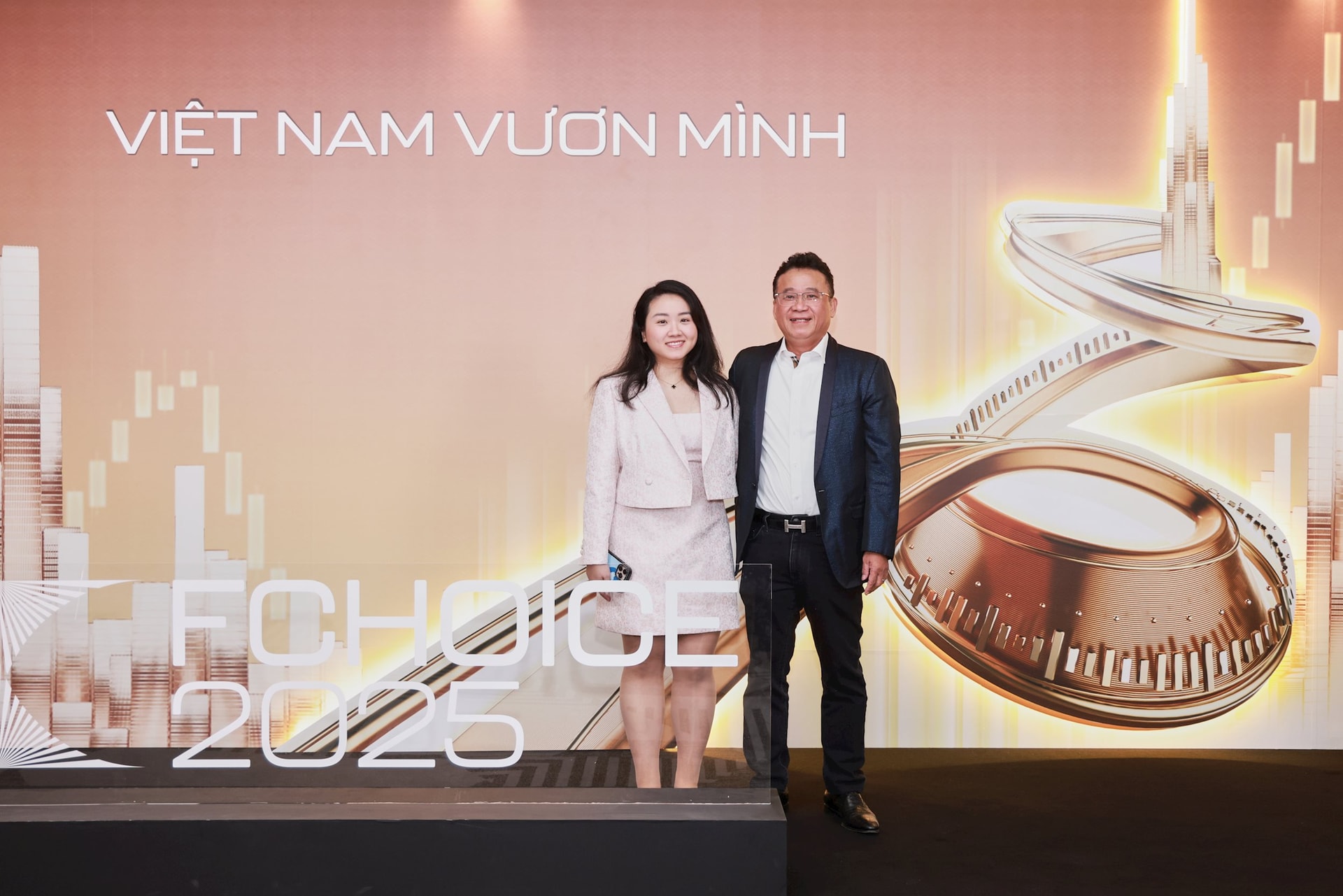 Dàn "khách VIP" tham dự Lễ vinh danh FChoice 2025 và "hiến kế" nắm bắt cơ hội đầu tư trong năm 2026 - Ảnh 1.