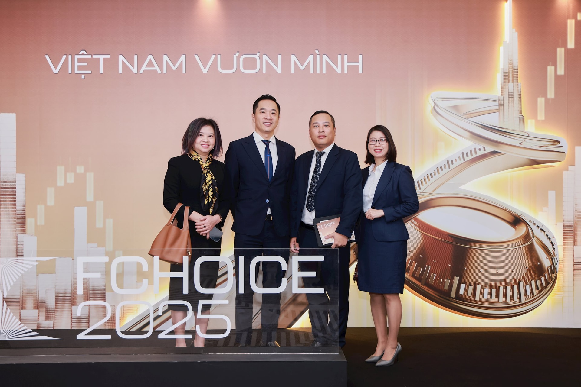 Dàn "khách VIP" tham dự Lễ vinh danh FChoice 2025 và "hiến kế" nắm bắt cơ hội đầu tư trong năm 2026- Ảnh 20.