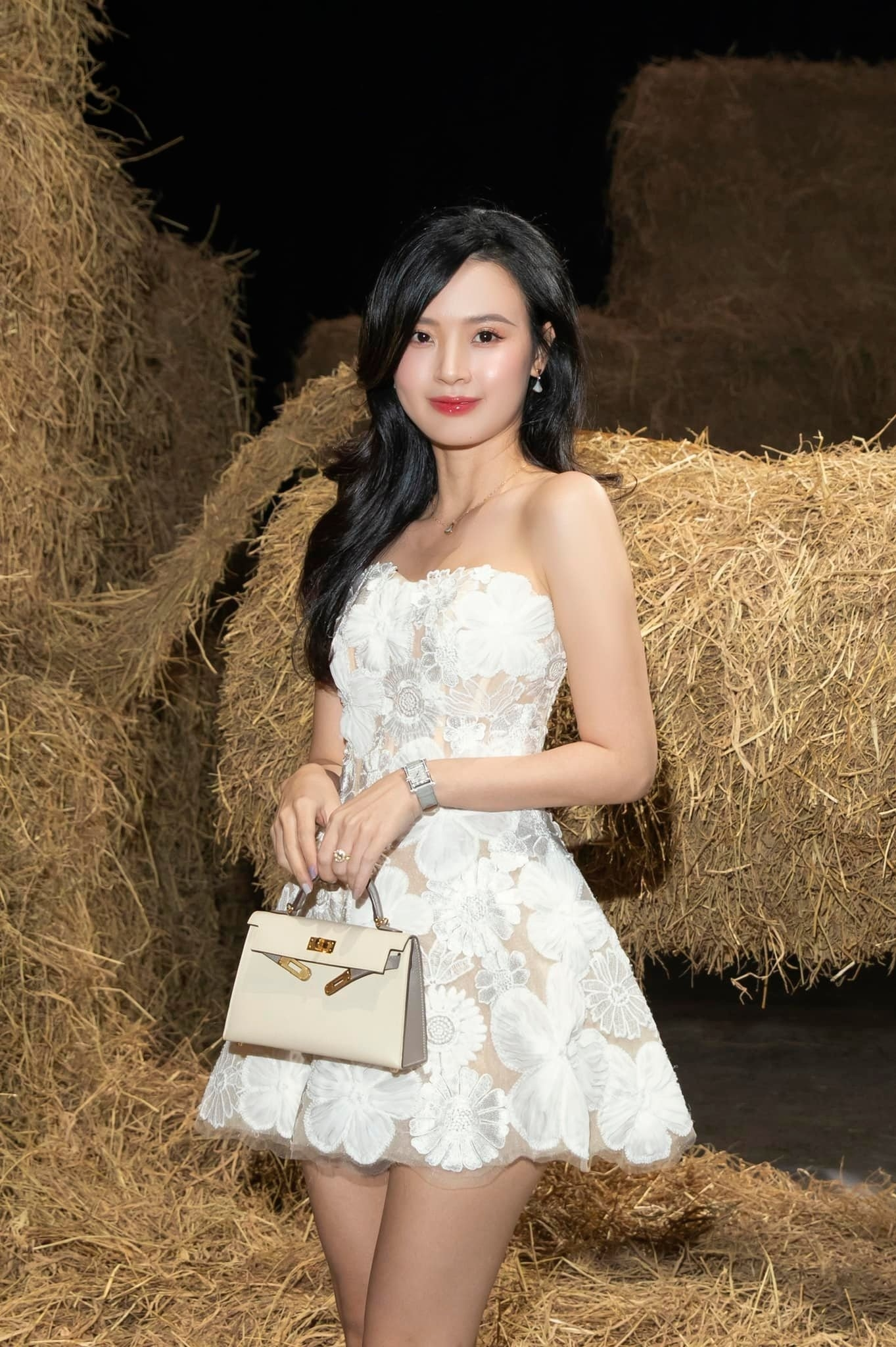 Midu đeo túi 800 triệu nhưng thứ gây chú ý lại là làn da tuổi 36- Ảnh 10.