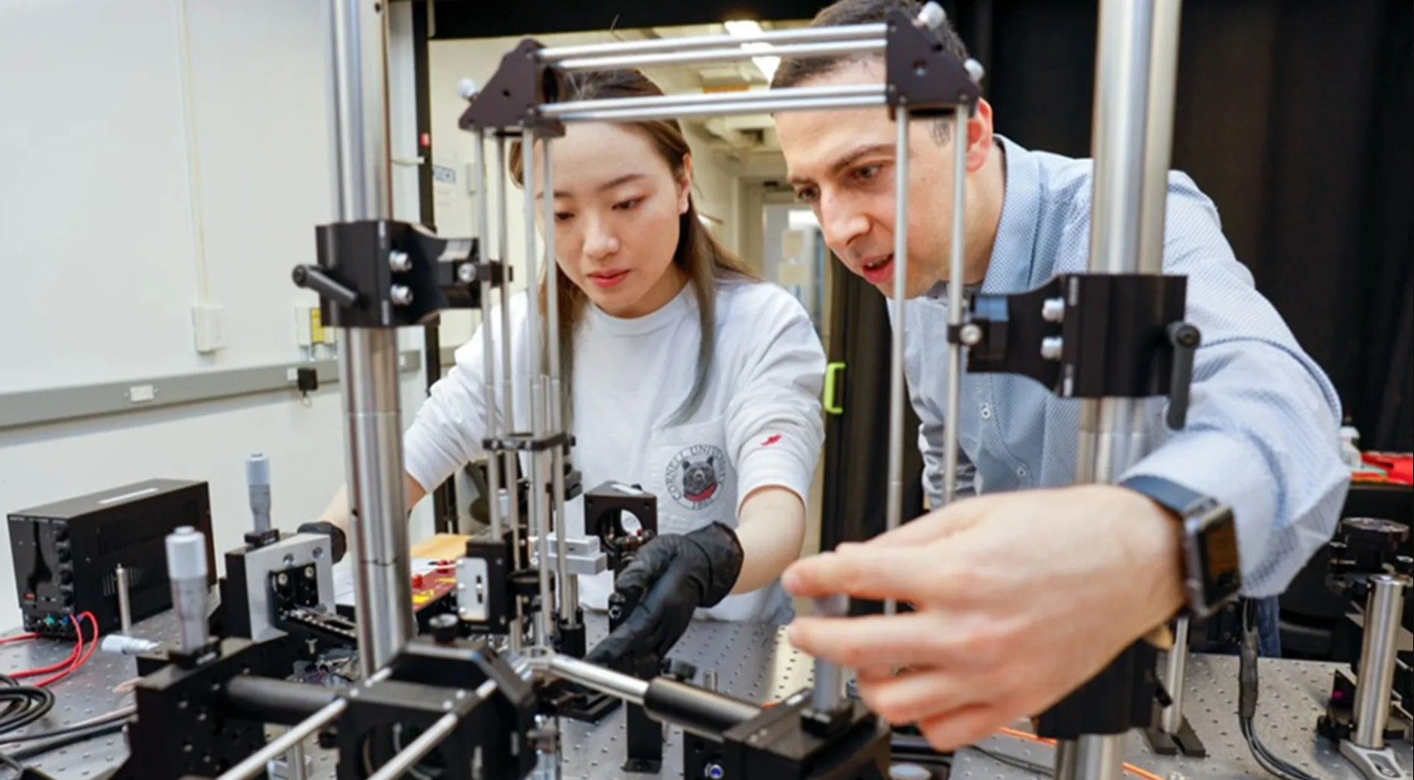 Phát hiện "lật đổ quy luật vật lý thống trị 70 năm" có thể rung chuyển ngành thiết kế tàu vũ trụ, áo giáp - Ảnh 1.