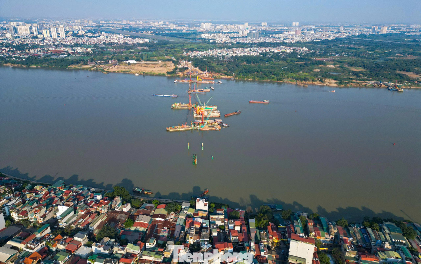 Đại công trường cầu Trần Hưng Đạo 16.000 tỷ đồng nhìn từ trên cao - Ảnh 2.