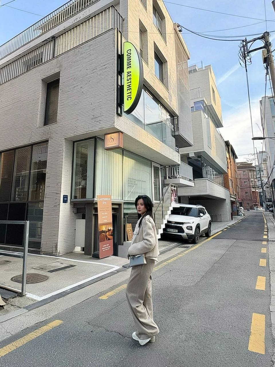 Midu đeo túi 800 triệu nhưng thứ gây chú ý lại là làn da tuổi 36- Ảnh 1.