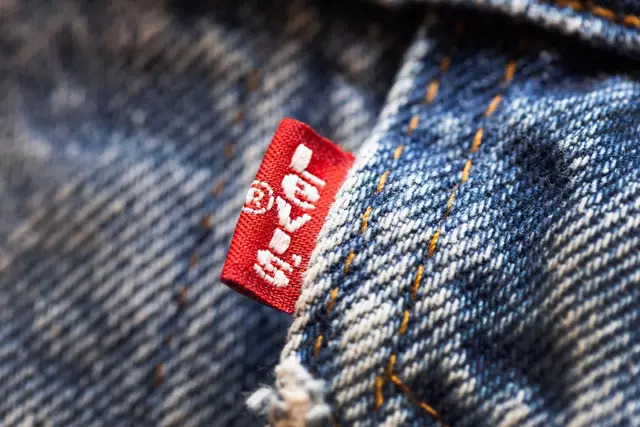 “Trùm" đồ jeans Levi's khuyên người dùng mặc đủ 10 lần rồi hẵng giặt - Ảnh 2.