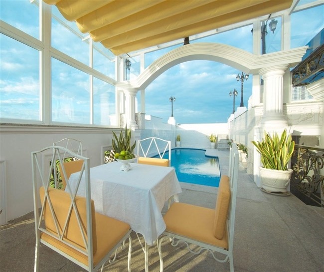 Ở Việt Nam có nữ nghệ sĩ xây biệt thự chứa trăm người vẫn thênh thang, dát vàng lộng lẫy đến lóa mắt- Ảnh 11.