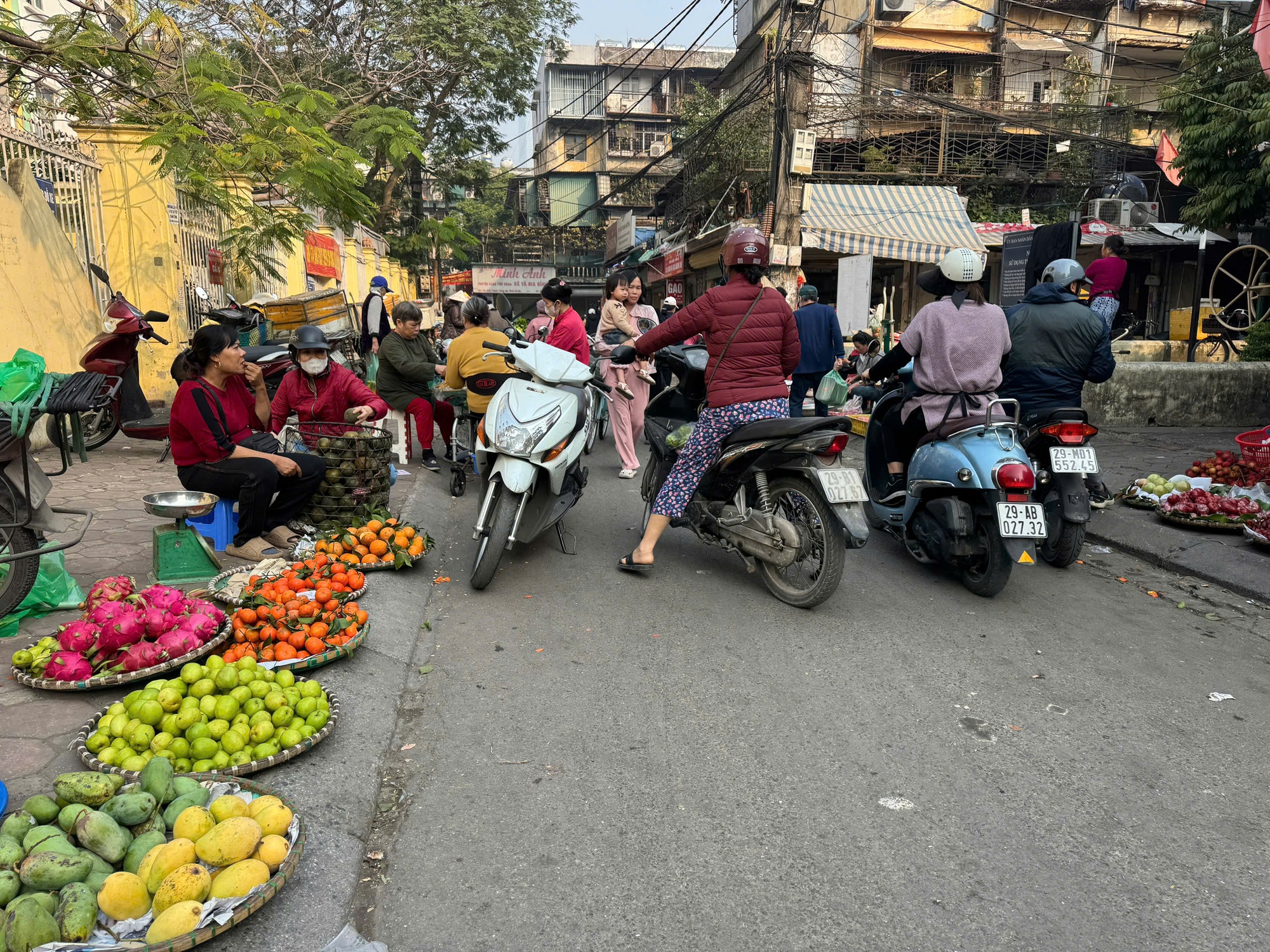 Hà Nội thực hiện xoá bỏ chợ cóc theo lộ trình - Ảnh 3.