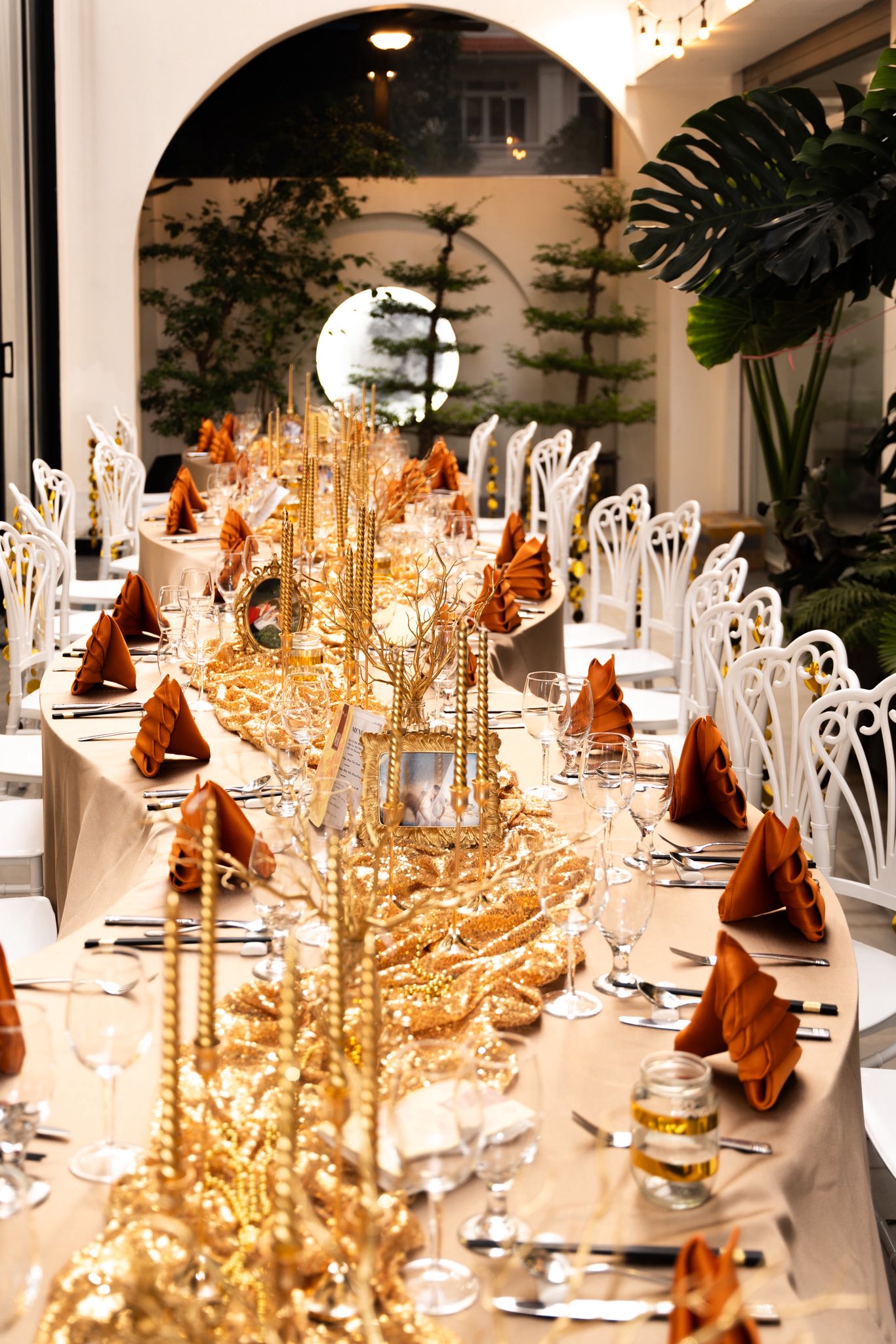 Phú bà 4 con ở dinh thự 1000m2 tự tay chuẩn bị lễ kỷ niệm 10 năm ngày cưới, đỉnh thế này bảo sao chồng mê đắm!- Ảnh 6.