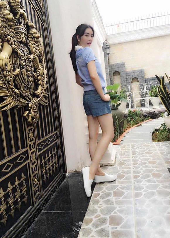 Ở Việt Nam có nữ nghệ sĩ xây biệt thự chứa trăm người vẫn thênh thang, dát vàng lộng lẫy đến lóa mắt- Ảnh 4.