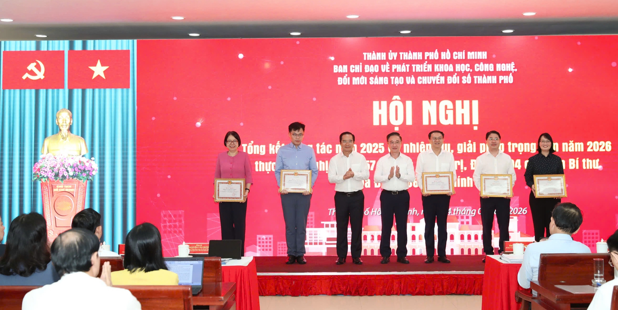 Bí thư Thành ủy TPHCM: Muốn công việc hiệu quả hơn, phải bắt đầu từ chuyển đổi số- Ảnh 6.