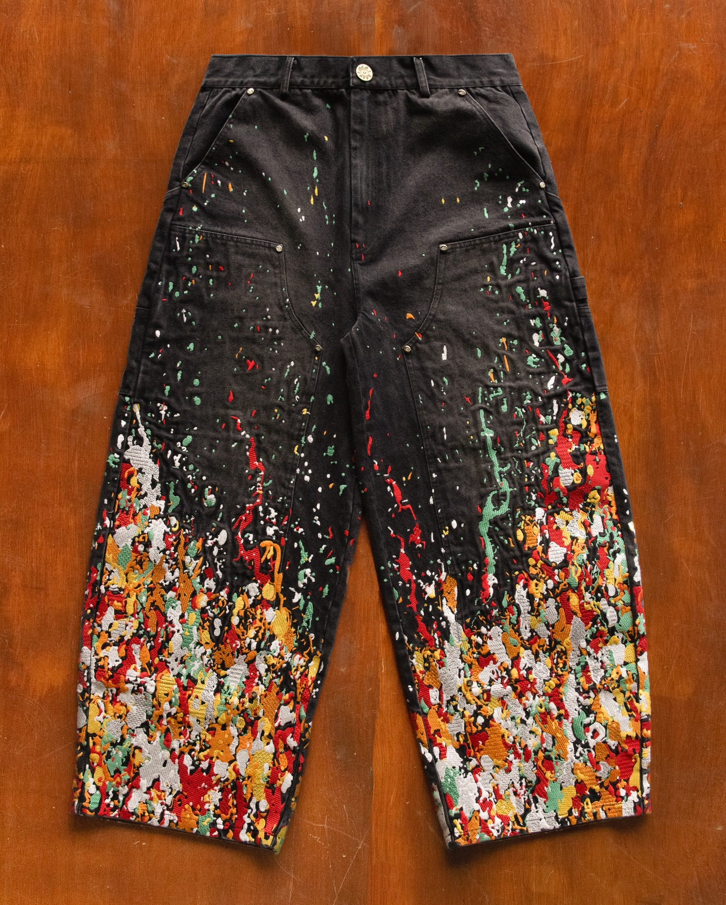 Tốn 1,5 triệu mũi thêu cho một chiếc quần, làm áo len họa tiết tinh xảo như tranh vẽ: Brand nào làm đồ đỉnh vậy?- Ảnh 11.