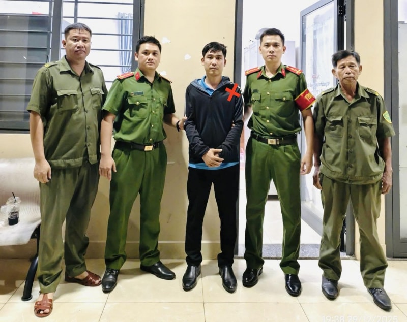 Bắt giữ nhân viên kinh doanh Nguyễn Khánh Duy - Ảnh 1.