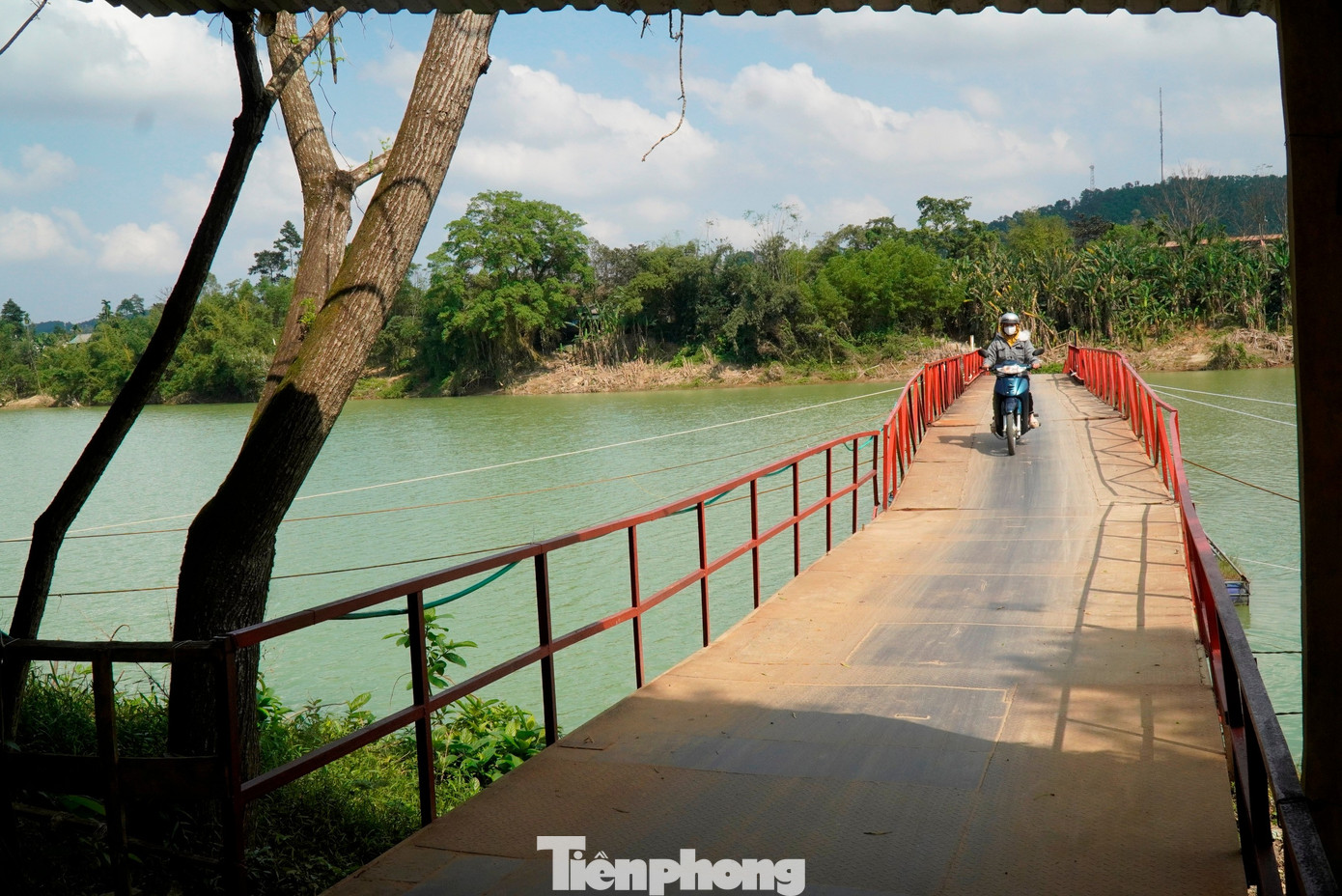 Nối xong cầu phao bị lũ cuốn đứt trên thượng nguồn sông Hương- Ảnh 8.