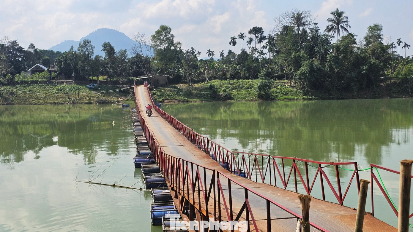 Nối xong cầu phao bị lũ cuốn đứt trên thượng nguồn sông Hương- Ảnh 7.