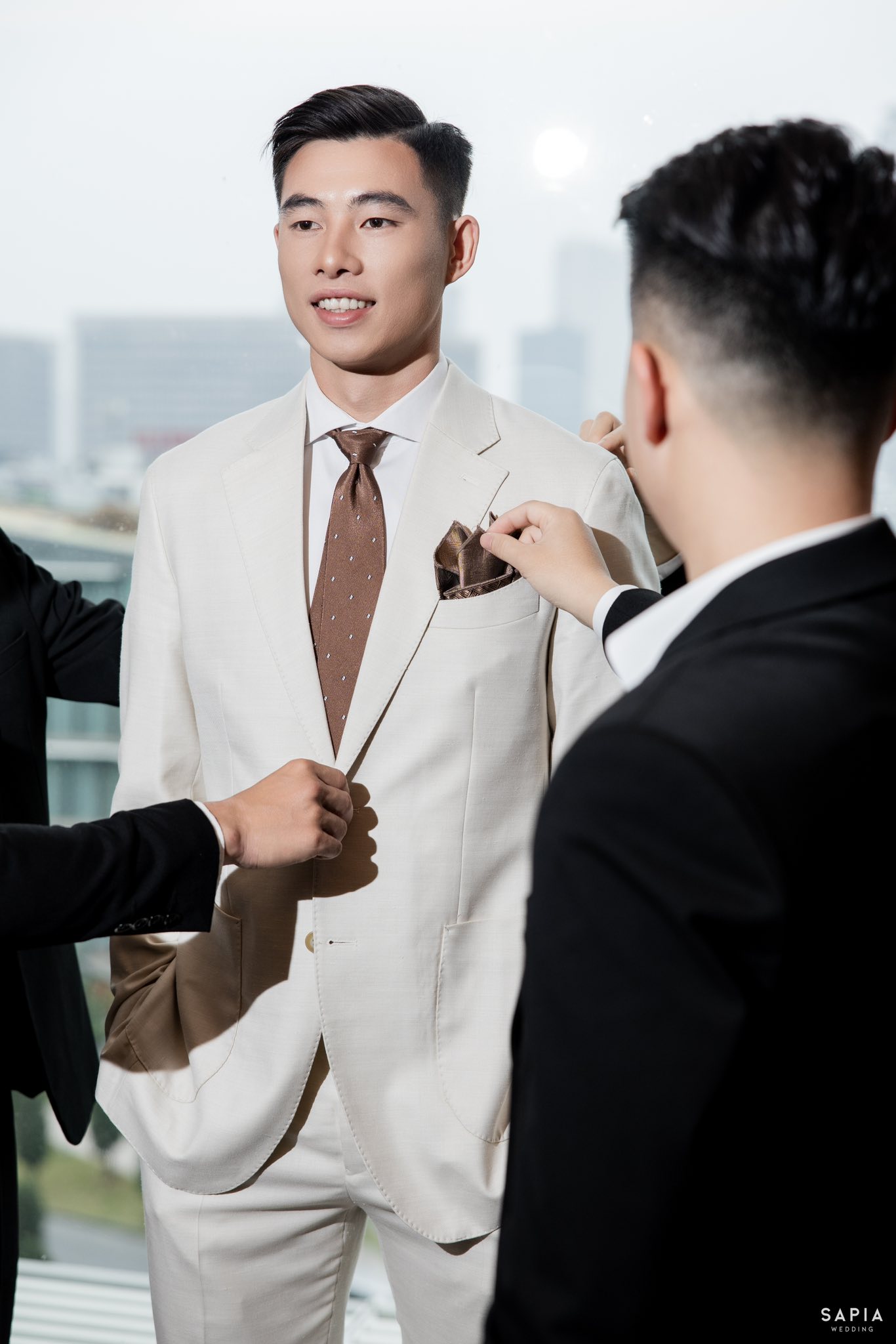 Ảnh cưới nét căng của thủ môn U23 Việt Nam và vợ thạc sĩ - Ảnh 7. Ảnh cưới nét căng của thủ môn U23 Việt Nam và vợ thạc sĩ - Ảnh 7.