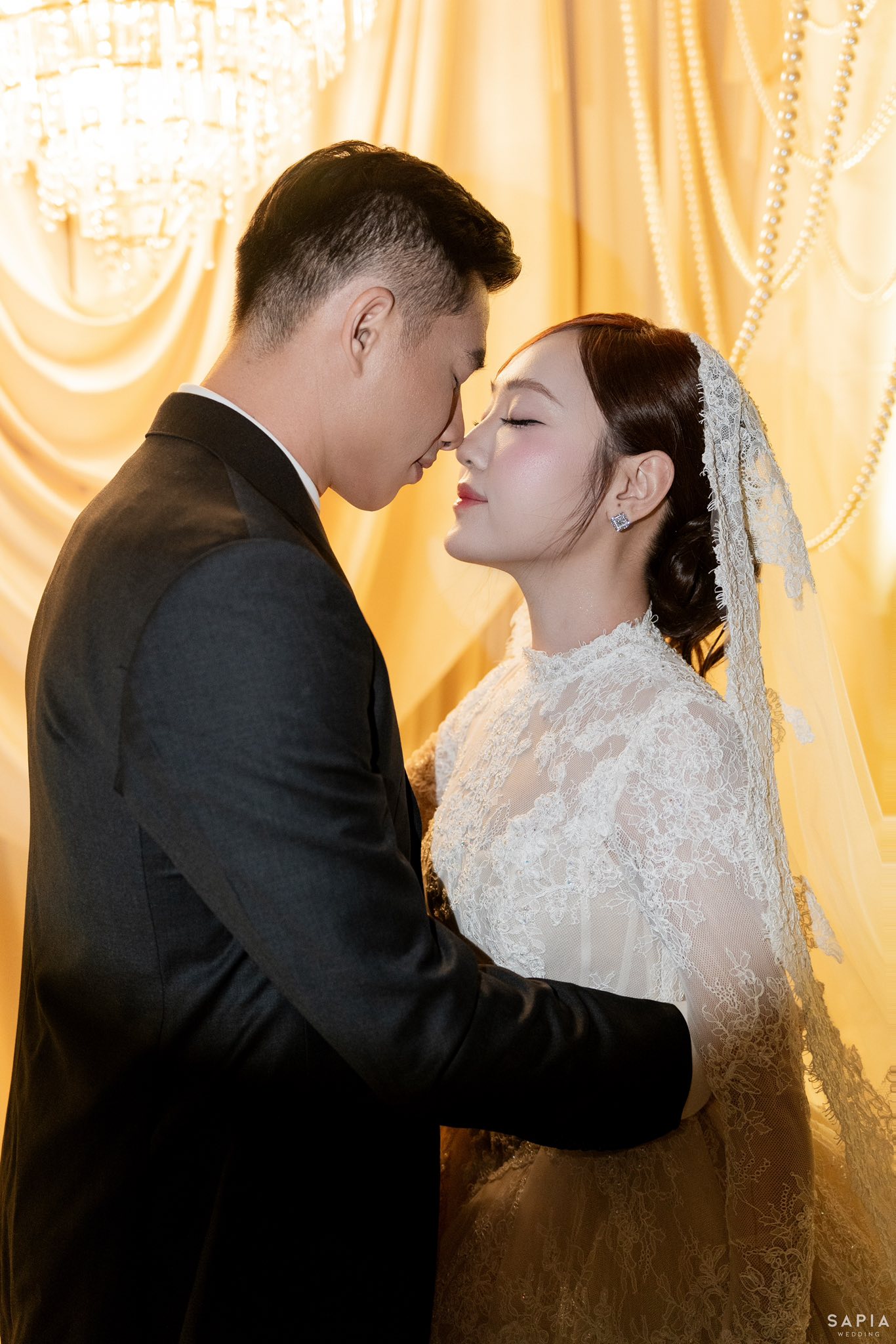 Ảnh cưới nét căng của thủ môn U23 Việt Nam và vợ thạc sĩ - Ảnh 6. Ảnh cưới nét căng của thủ môn U23 Việt Nam và vợ thạc sĩ - Ảnh 6.