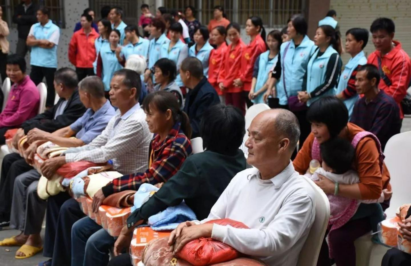 Sau nghỉ hưu, cả tin khi tham gia các nhóm người cao tuổi: Cái giá phải trả không hề nhỏ- Ảnh 2. Sau nghỉ hưu, cả tin khi tham gia các nhóm người cao tuổi: Cái giá phải trả không hề nhỏ- Ảnh 2.