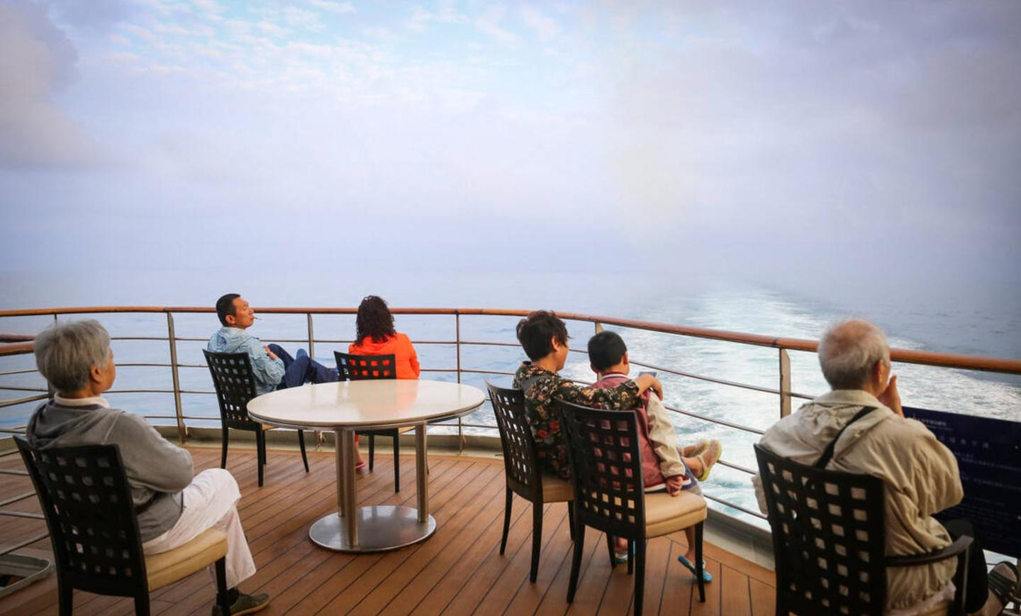 Sau nghỉ hưu, cả tin khi tham gia các nhóm người cao tuổi: Cái giá phải trả không hề nhỏ- Ảnh 3. Sau nghỉ hưu, cả tin khi tham gia các nhóm người cao tuổi: Cái giá phải trả không hề nhỏ- Ảnh 3.