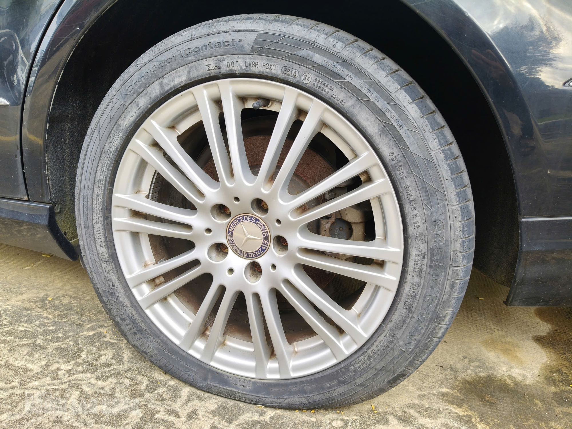 Cận cảnh xe công Mercedes - Benz E300 thanh lý ở Đà Nẵng , giá chỉ 282 triệu đồng - Ảnh 3.